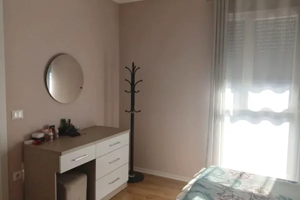 Shtepi me qera Apartament ne Tirane, 1+1, Mobilimi E mobiluar, Pagesa 500  Euro.