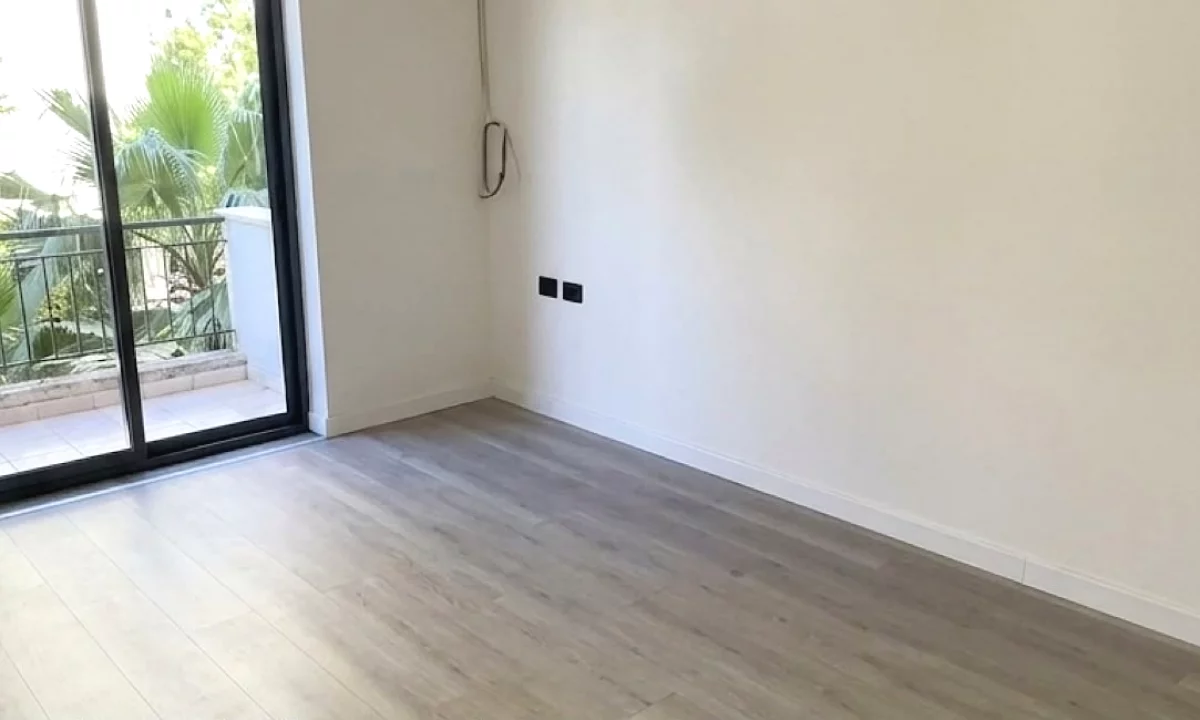 Zyre 2+1 me Qera  Tirana Re (ID RZ029) Tirane