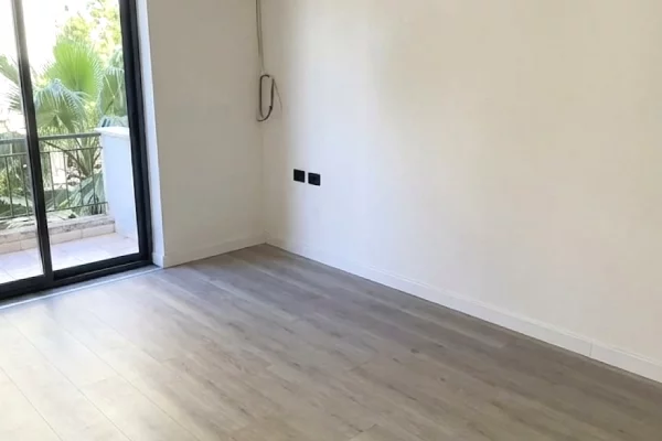 Ambient biznesi me qera 3+1 ne Tirane - 65,000 Leke