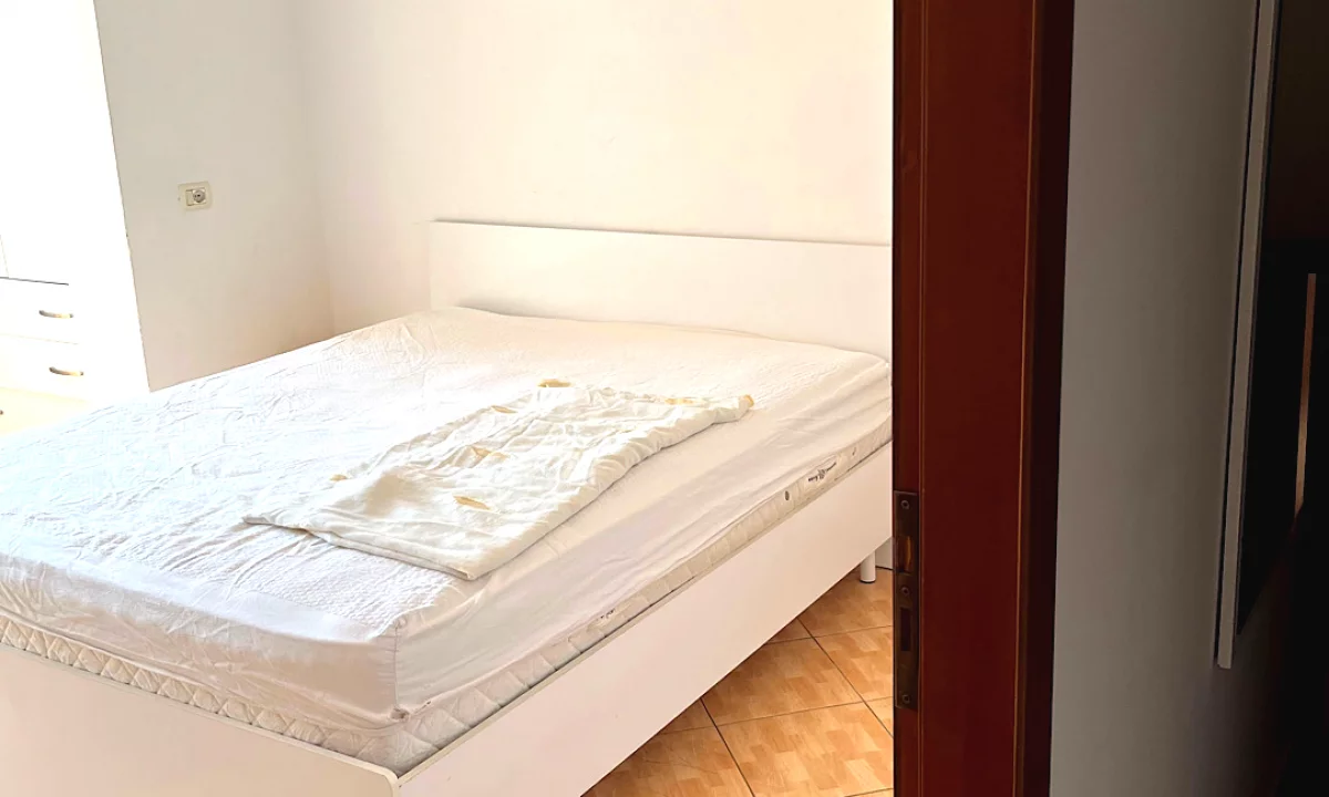 Shtepi me qera Apartament ne Tirane, 1+1, Mobilimi E mobiluar, Pagesa 40,000  Leke.