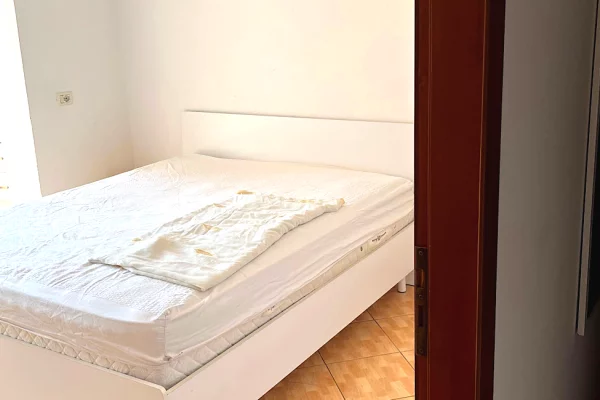 Shtepi me qera 1+1 ne Tirane - 40,000 Leke