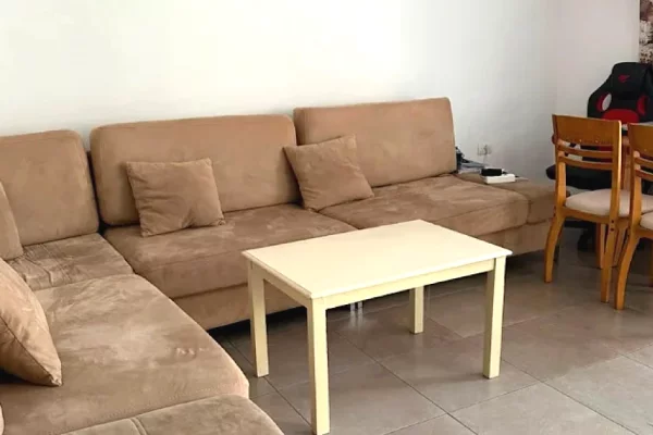 Shtepi me qera Apartament ne Tirane, 2+1, Mobilimi E mobiluar, Pagesa 55,000  Leke.