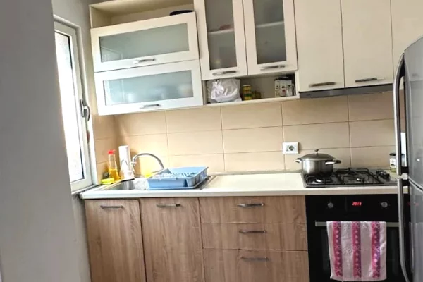 Shtepi me qera Apartament ne Tirane, 2+1, Mobilimi E mobiluar, Pagesa 55,000  Leke.