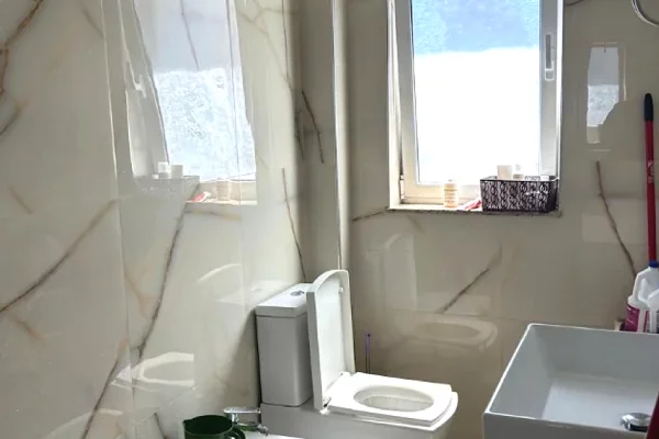 Shtepi me qera Apartament ne Tirane, 2+1, Mobilimi E mobiluar, Pagesa 55,000  Leke.