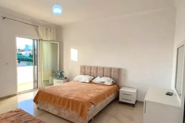 Shtepi me qera Apartament ne Tirane, 2+1, Mobilimi E mobiluar, Pagesa 45,000  Leke.