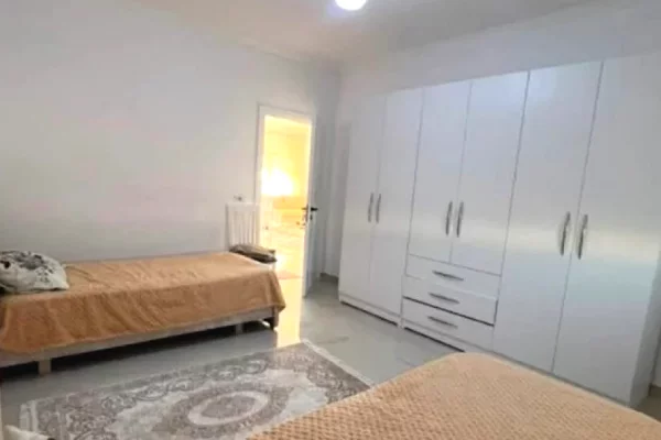 Shtepi me qera Apartament ne Tirane, 2+1, Mobilimi E mobiluar, Pagesa 45,000  Leke.