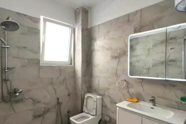 Shtepi me qera Apartament ne Tirane, 2+1, Mobilimi E mobiluar, Pagesa 45,000  Leke.
