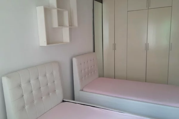 Shtepi me qera Apartament ne Tirane, 2+1, Mobilimi E mobiluar, Pagesa 70,000  Leke.