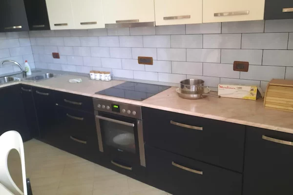 Shtepi me qera Apartament ne Tirane, 2+1, Mobilimi E mobiluar, Pagesa 70,000  Leke.