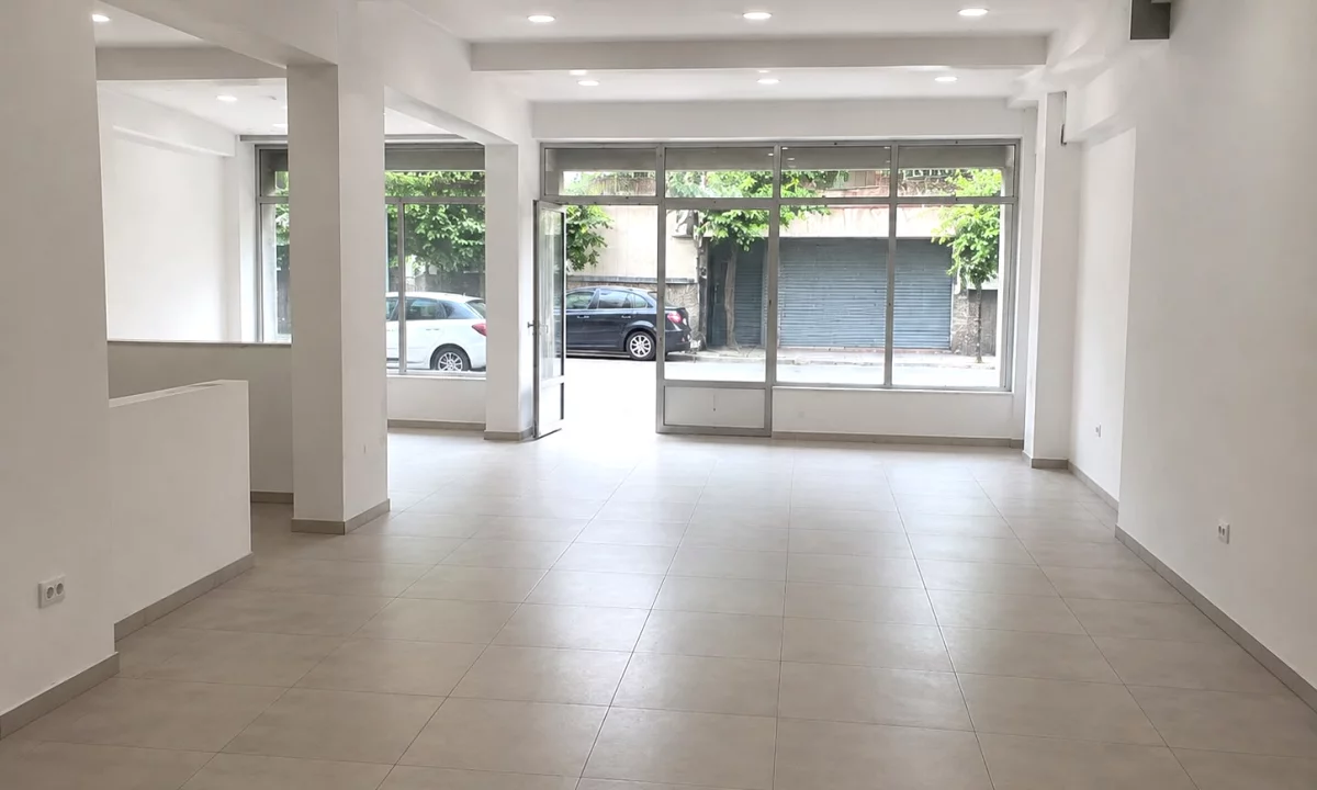 Dyqan/Lokal me Qera tek Zogu Zi (ID RD08) Tirane