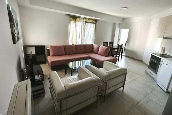 Shtepi me qera 2+1 ne Tirane - 70,000 Leke