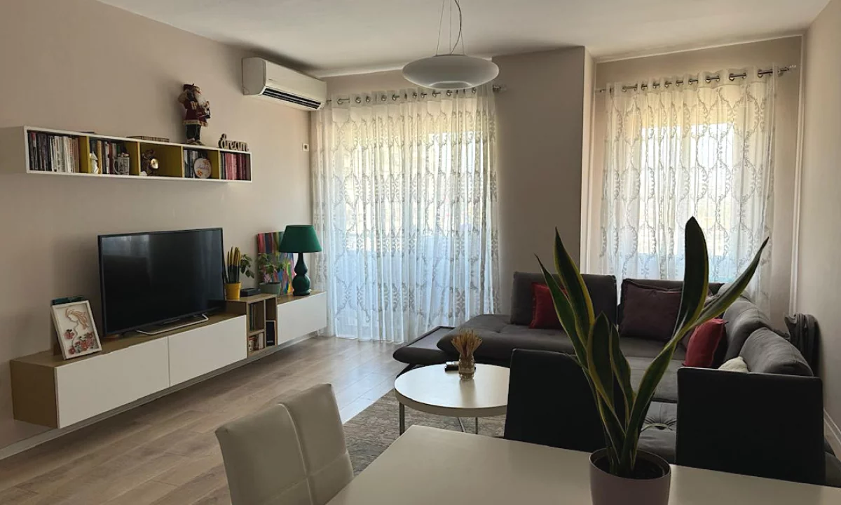 Shtepi me qera Apartament ne Tirane, 1+1, Mobilimi E mobiluar, Pagesa 48,000  Leke.