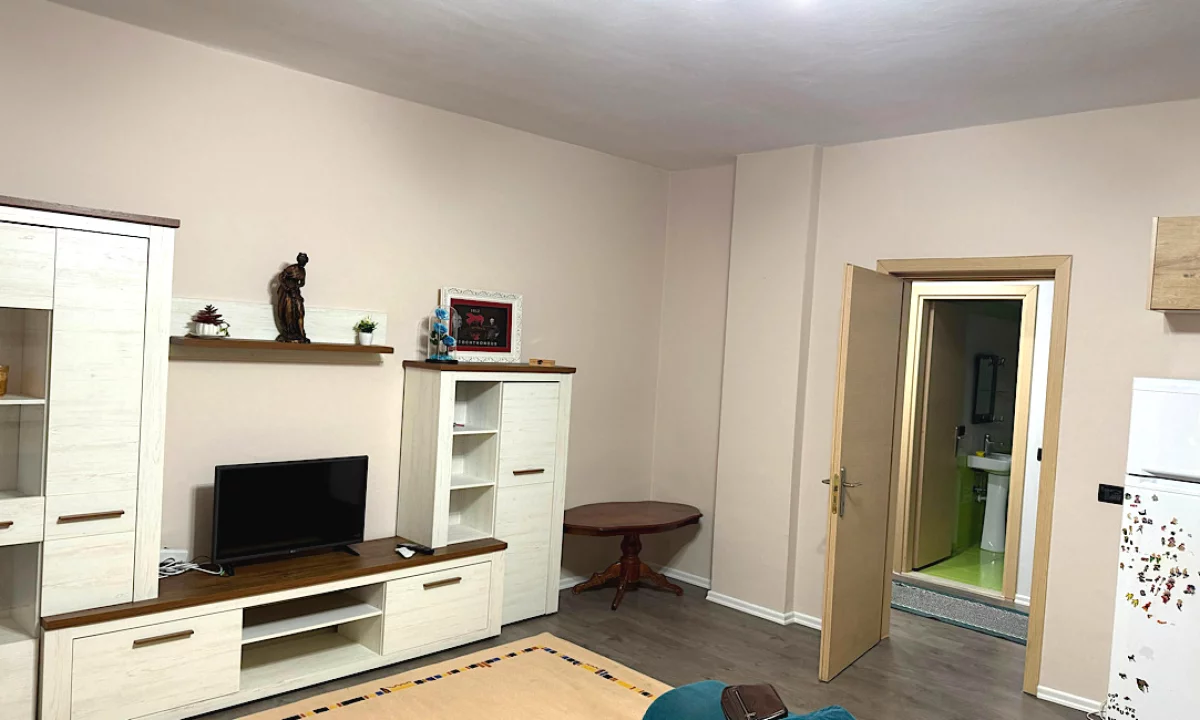Appartamento in affitto a Tirana 2+1, Arredato