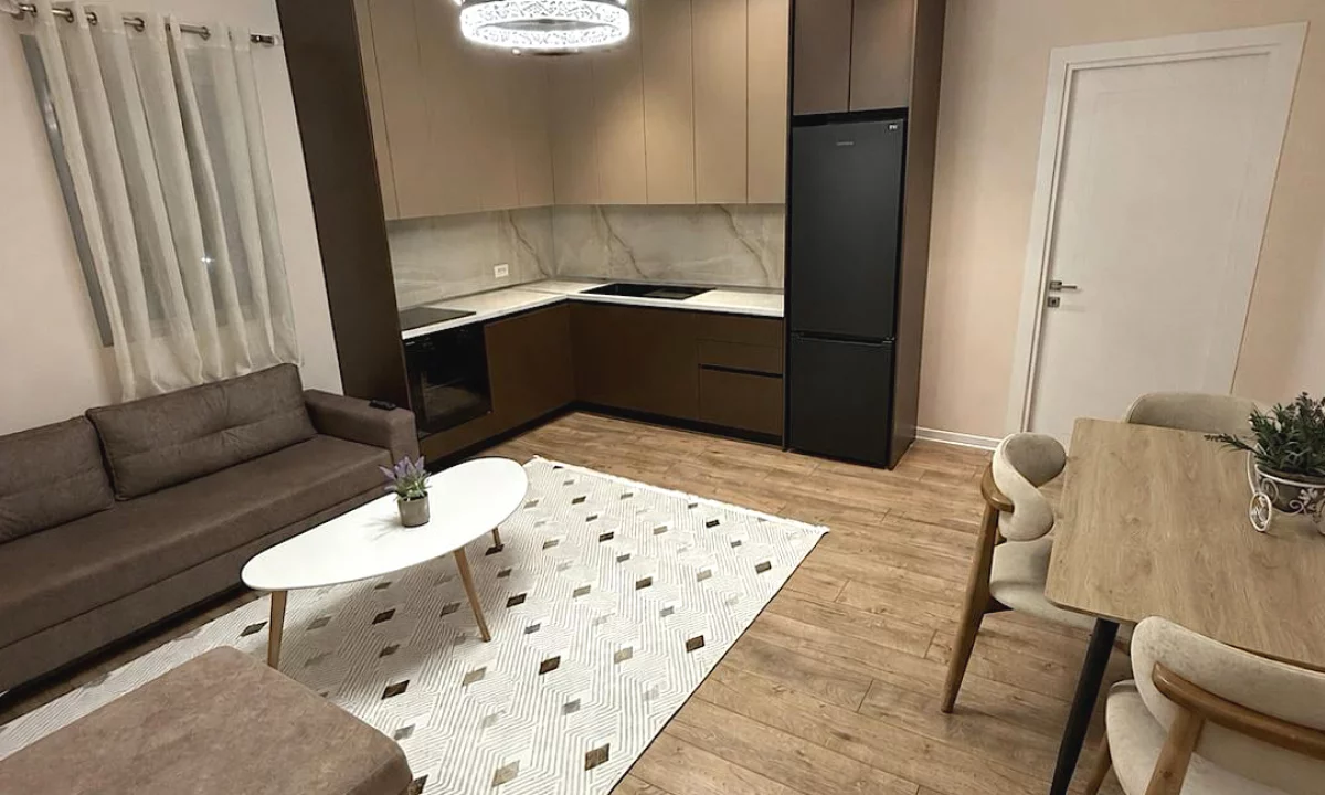 Shtepi me qera Shtepi Private ne Tirane, 1+1, Mobilimi E mobiluar, Pagesa 50,000  Leke.