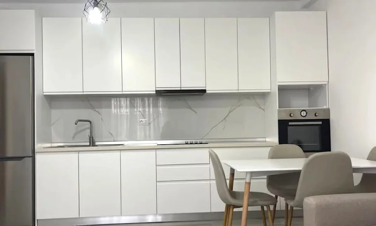 Shtepi me qera Apartament ne Tirane, 3+1, Mobilimi E mobiluar, Pagesa 500  Euro.