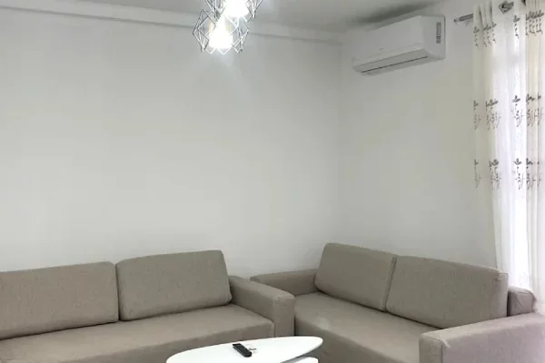 Shtepi me qera Apartament ne Tirane, 3+1, Mobilimi E mobiluar, Pagesa 500  Euro.