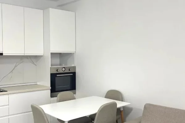 Shtepi me qera Apartament ne Tirane, 3+1, Mobilimi E mobiluar, Pagesa 500  Euro.