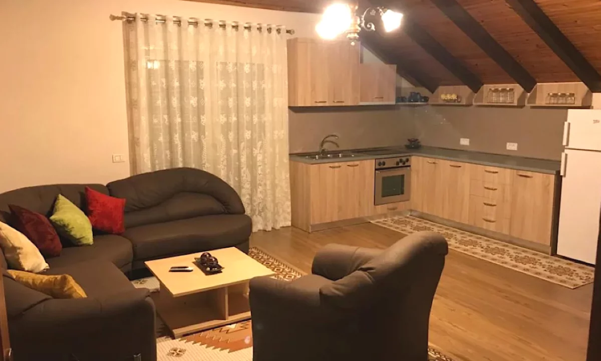 Shtepi me qera Shtepi Private ne Tirane, 3+1, Mobilimi E mobiluar, Pagesa 600  Euro.