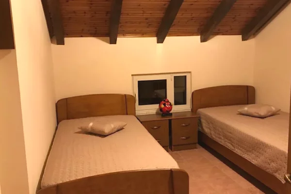 Shtepi me qera Shtepi Private ne Tirane, 3+1, Mobilimi E mobiluar, Pagesa 600  Euro.
