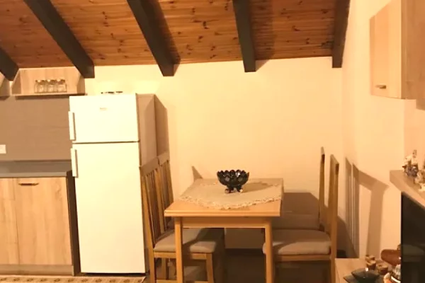 Shtepi me qera Shtepi Private ne Tirane, 3+1, Mobilimi E mobiluar, Pagesa 600  Euro.