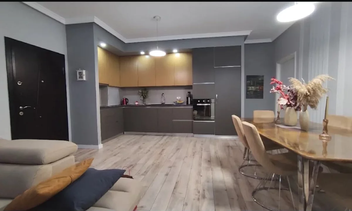 Shtepi me qera Apartament ne Tirane, 2+1, Mobilimi E mobiluar, Pagesa 620  Euro.