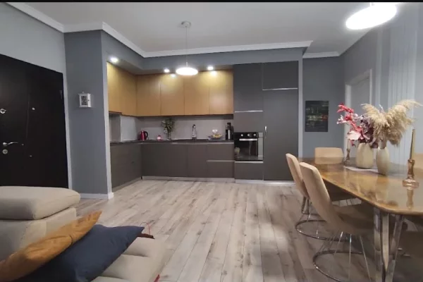 Shtepi me qera 2+1 ne Tirane - 620 Euro