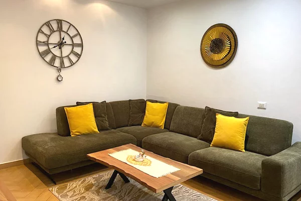 Shtepi me qera 2+1 ne Tirane - 80,000 Leke