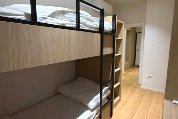 Shtepi me qera Apartament ne Tirane, 2+1, Mobilimi E mobiluar, Pagesa 1,300  Euro.