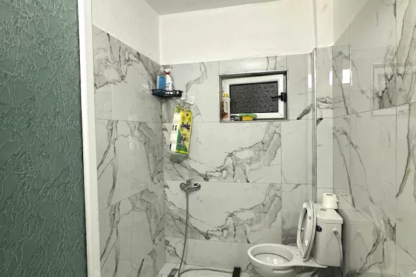 Shtepi me qera Apartament ne Tirane, 1+1, Mobilimi E mobiluar, Pagesa 45,000  Leke.