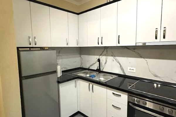 Shtepi me qera Apartament ne Tirane, 1+1, Mobilimi E mobiluar, Pagesa 45,000  Leke.