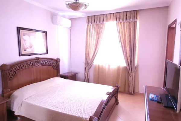 Apartament 2+1 me Qera Ish Ekspozita (ID R20108) Tirane