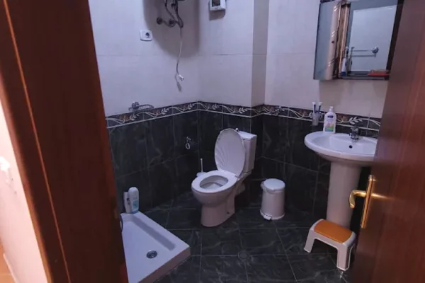 Shtepi me qera Apartament ne Tirane, 2+1, Mobilimi E mobiluar, Pagesa 700  Euro.