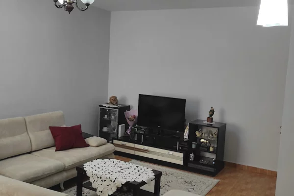 Shtepi me qera Apartament ne Tirane, 1+1, Mobilimi E mobiluar, Pagesa 45,000  Leke.