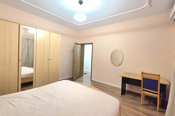 Shtepi me qera Shtepi Private ne Tirane, 3+1, Mobilimi E mobiluar, Pagesa 800  Euro.