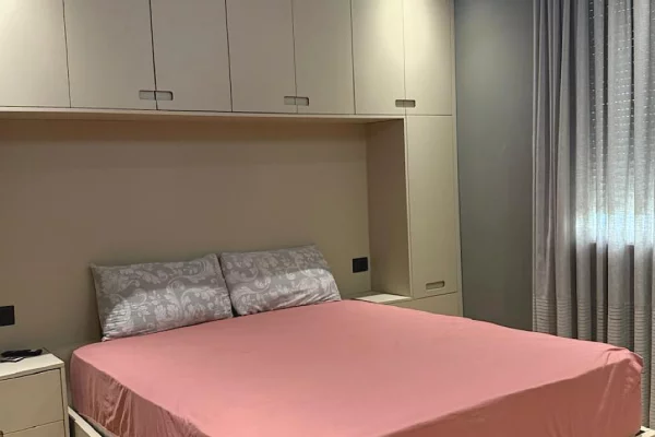 Shtepi me qera Apartament ne Tirane, 1+1, Mobilimi E mobiluar, Pagesa 55,000  Leke.