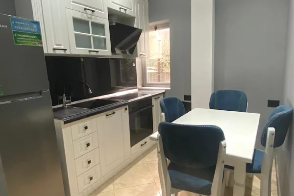 Shtepi me qera Shtepi Private ne Tirane, 2+1, Mobilimi E mobiluar, Pagesa 430  Euro.