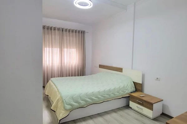 Shtepi me qera Apartament ne Tirane, 1+1, Mobilimi E mobiluar, Pagesa 55,000  Leke.