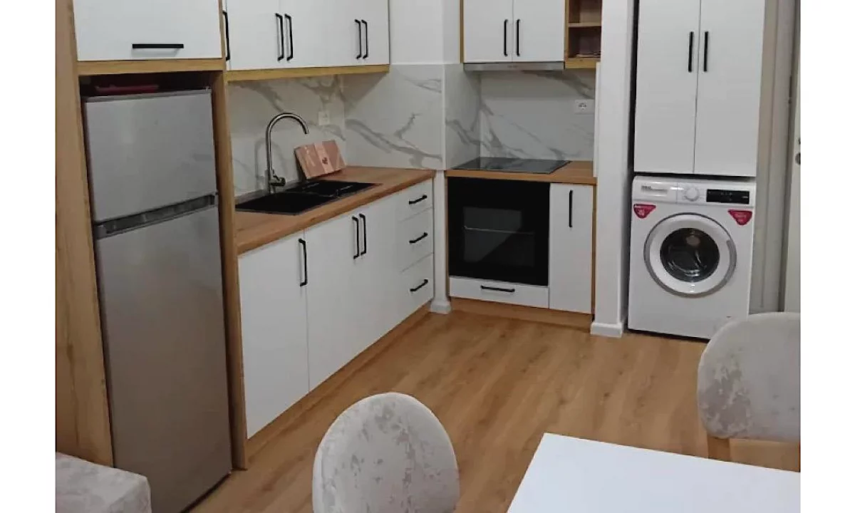 Shtepi me qera Apartament ne Tirane, 1+1, Mobilimi E mobiluar, Pagesa 45,000  Leke.