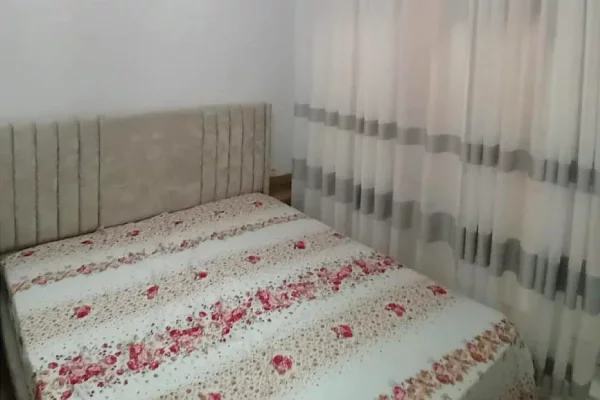 Shtepi me qera Apartament ne Tirane, 1+1, Mobilimi E mobiluar, Pagesa 45,000  Leke.