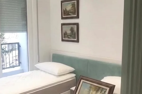 Shtepi me qera Apartament ne Tirane, Garsoniere, Mobilimi E mobiluar, Pagesa 45,000  Leke.