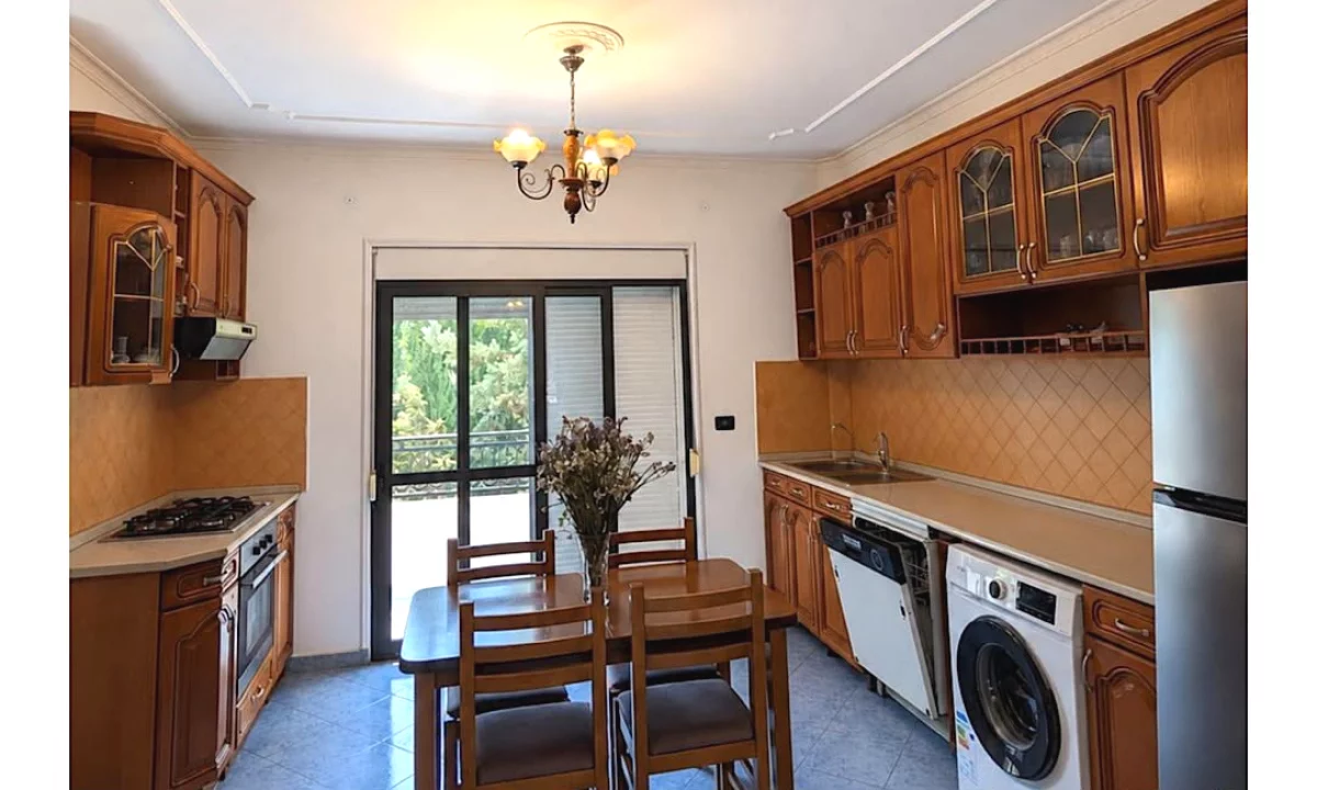 Shtepi me qera Apartament ne Tirane, 2+1, Mobilimi E mobiluar, Pagesa 55,000  Leke.
