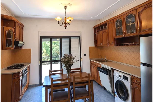 Shtepi me qera 2+1 ne Tirane - 55,000 Leke