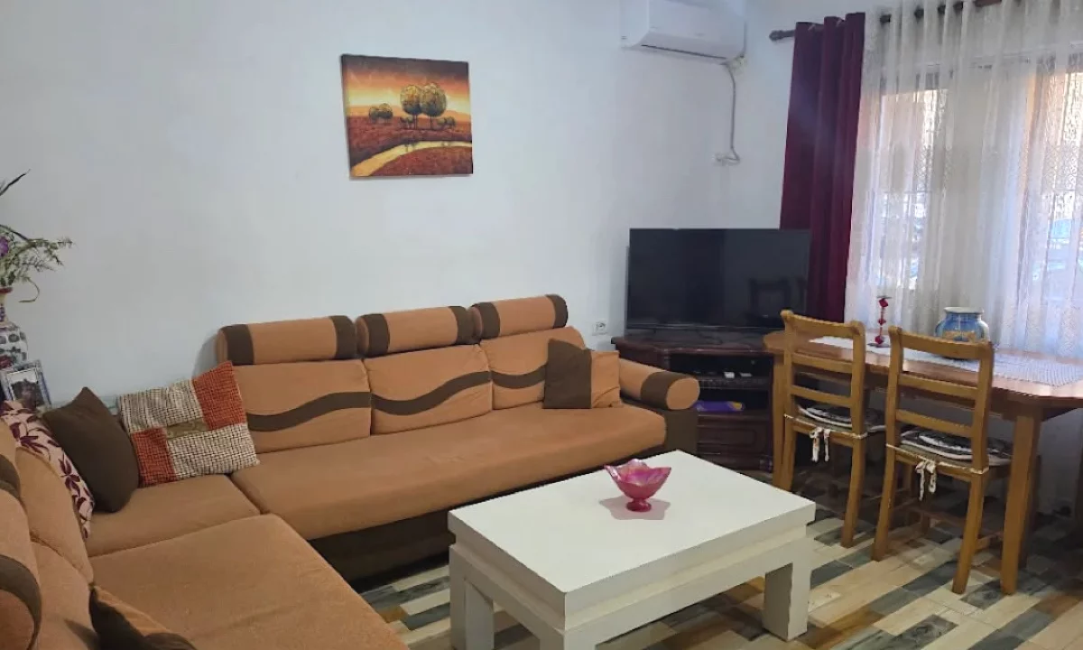 Shtepi me qera Apartament ne Tirane, 2+1, Mobilimi E mobiluar, Pagesa 500  Euro.