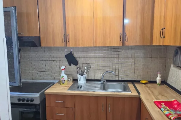 Shtepi me qera Apartament ne Tirane, 2+1, Mobilimi E mobiluar, Pagesa 500  Euro.