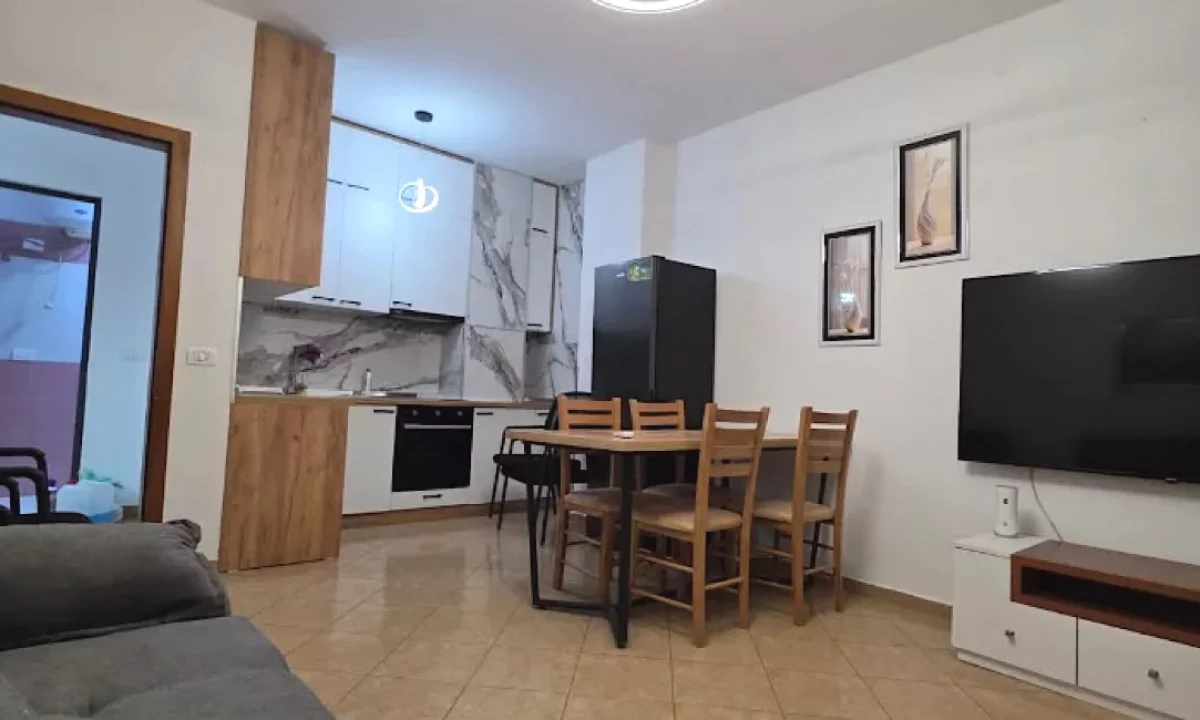 Shtepi me qera Apartament ne Tirane, 1+1, Mobilimi E mobiluar, Pagesa 50,000  Leke.