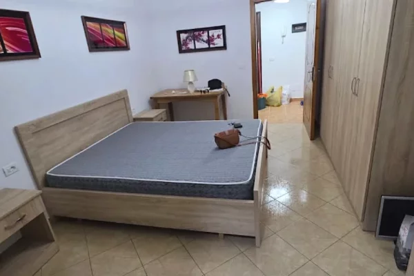 Shtepi me qera Apartament ne Tirane, 1+1, Mobilimi E mobiluar, Pagesa 50,000  Leke.