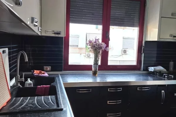 Shtepi me qera Apartament ne Tirane, 2+1, Mobilimi E mobiluar, Pagesa 53,000  Leke.