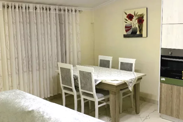 Shtepi me qera Shtepi Private ne Tirane, 2+1, Mobilimi E mobiluar, Pagesa 60,000  Leke.