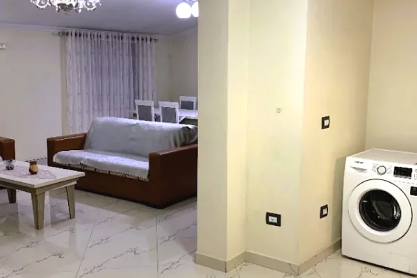 Shtepi me qera Shtepi Private ne Tirane, 2+1, Mobilimi E mobiluar, Pagesa 60,000  Leke.