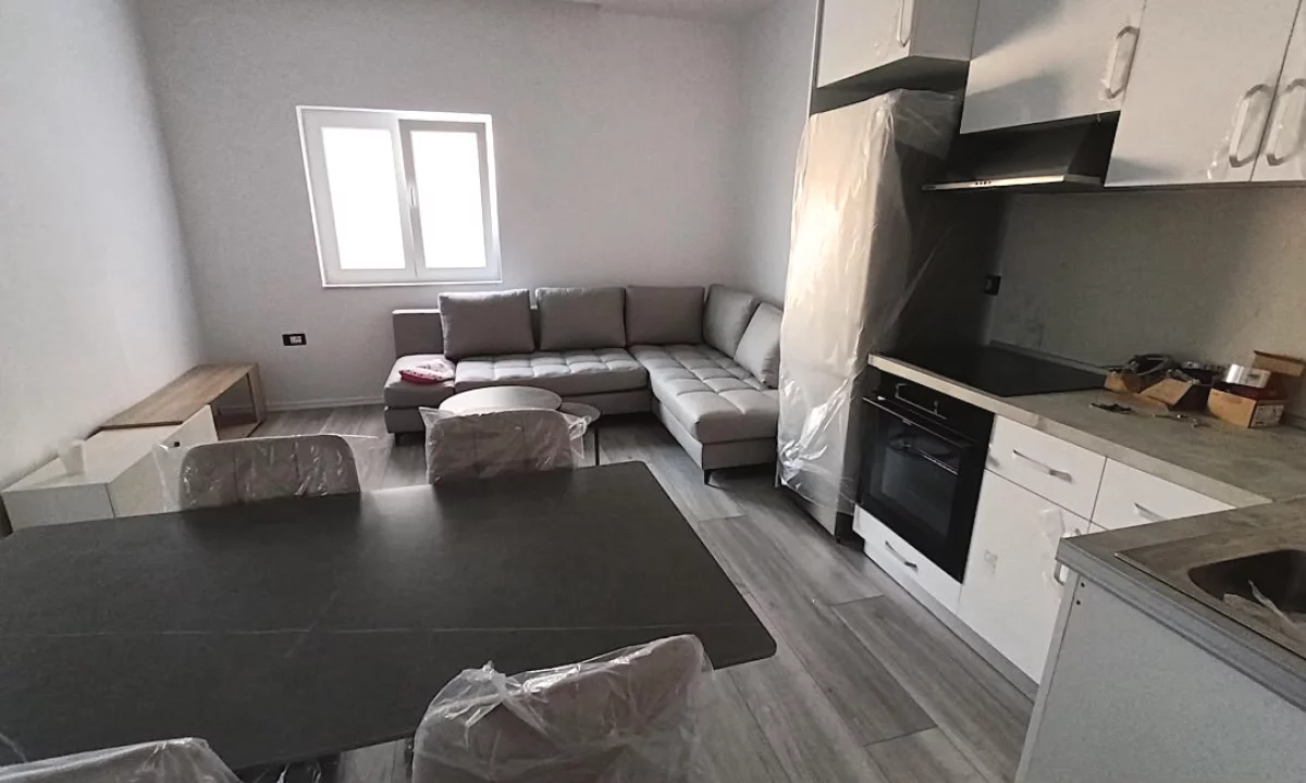 Shtepi me qera Shtepi Private ne Tirane, 2+1, Mobilimi E mobiluar, Pagesa 55,000  Leke.